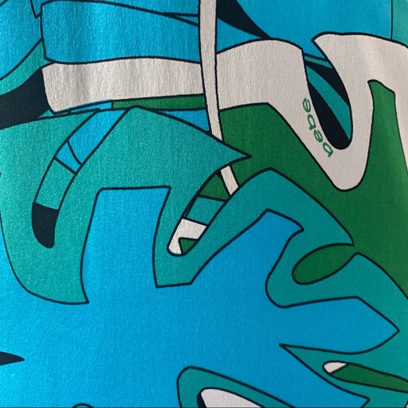 NEW Bebe Green and Blue Tropical Palm Leaf Print Halter Top Size Medium - Picture 4 of 6